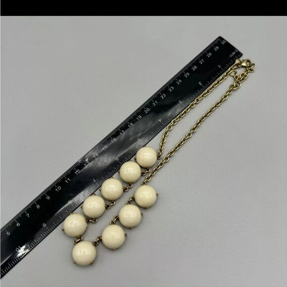 J. Crew Necklace Cream Beaded Pendants Gold Tone Oval Link Chain 18 Inch - Picture 7 of 9